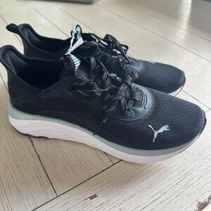Women's Puma Soft foam sneakers New size 10